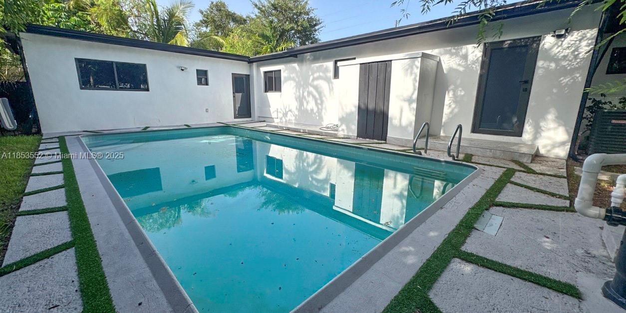 12800 NE 12th Ave # 1