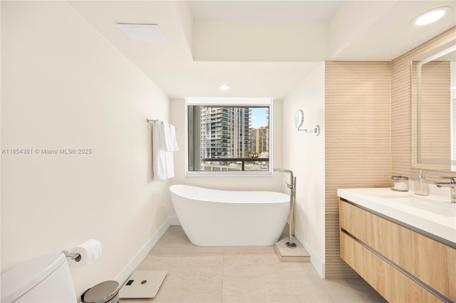 16500 Collins Ave # 851