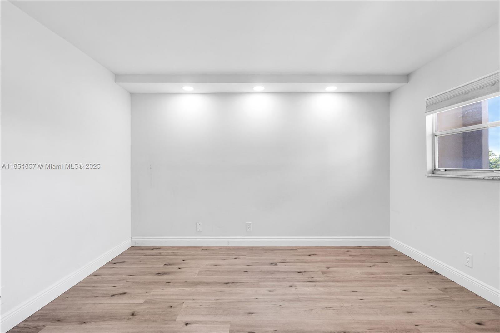 3524 Via Poinciana # 302