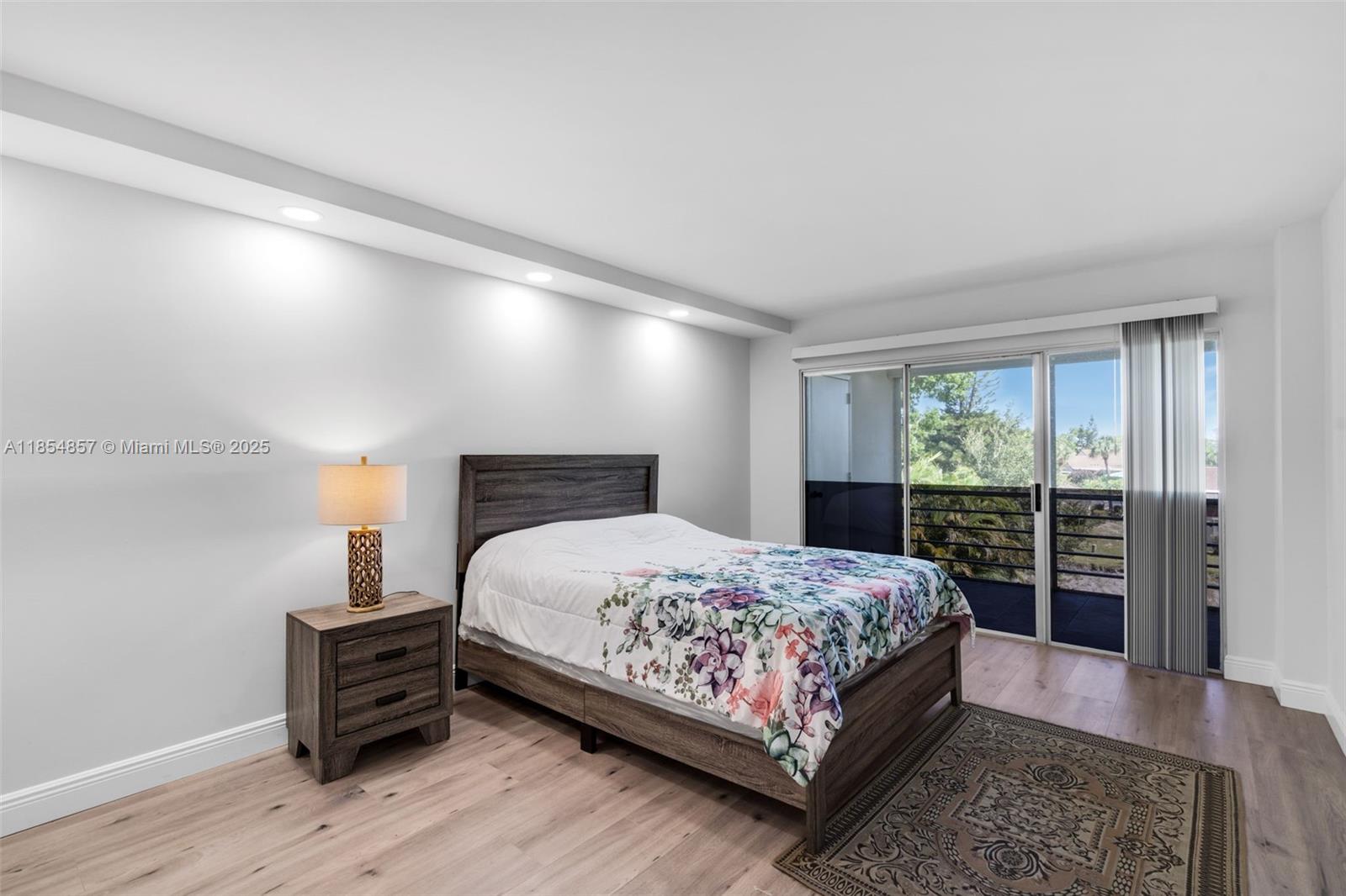 3524 Via Poinciana # 302