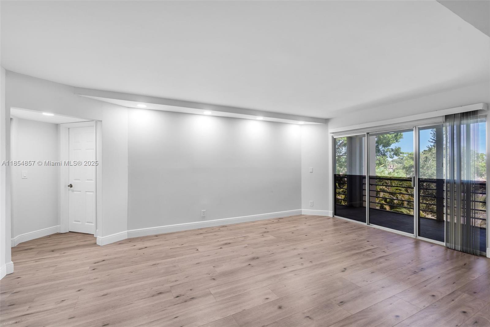 3524 Via Poinciana # 302