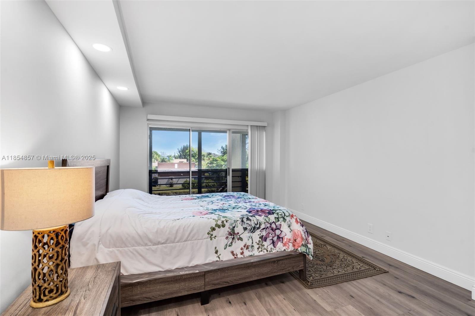 3524 Via Poinciana # 302