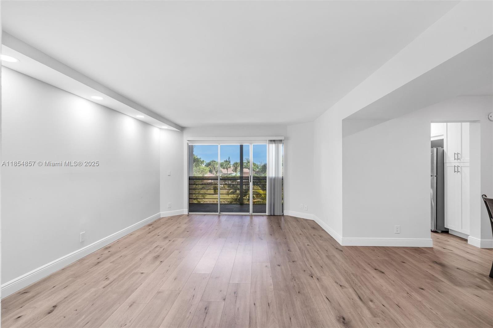 3524 Via Poinciana # 302