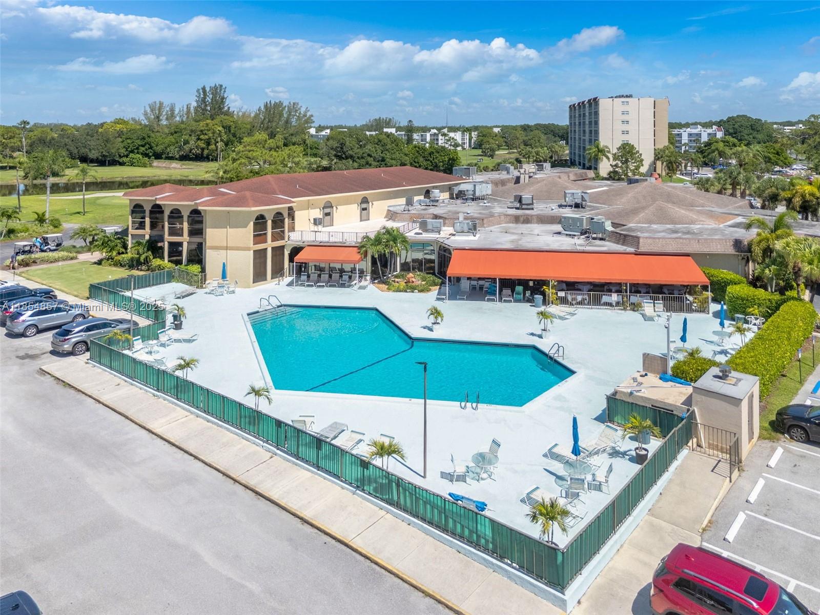 3524 Via Poinciana # 302