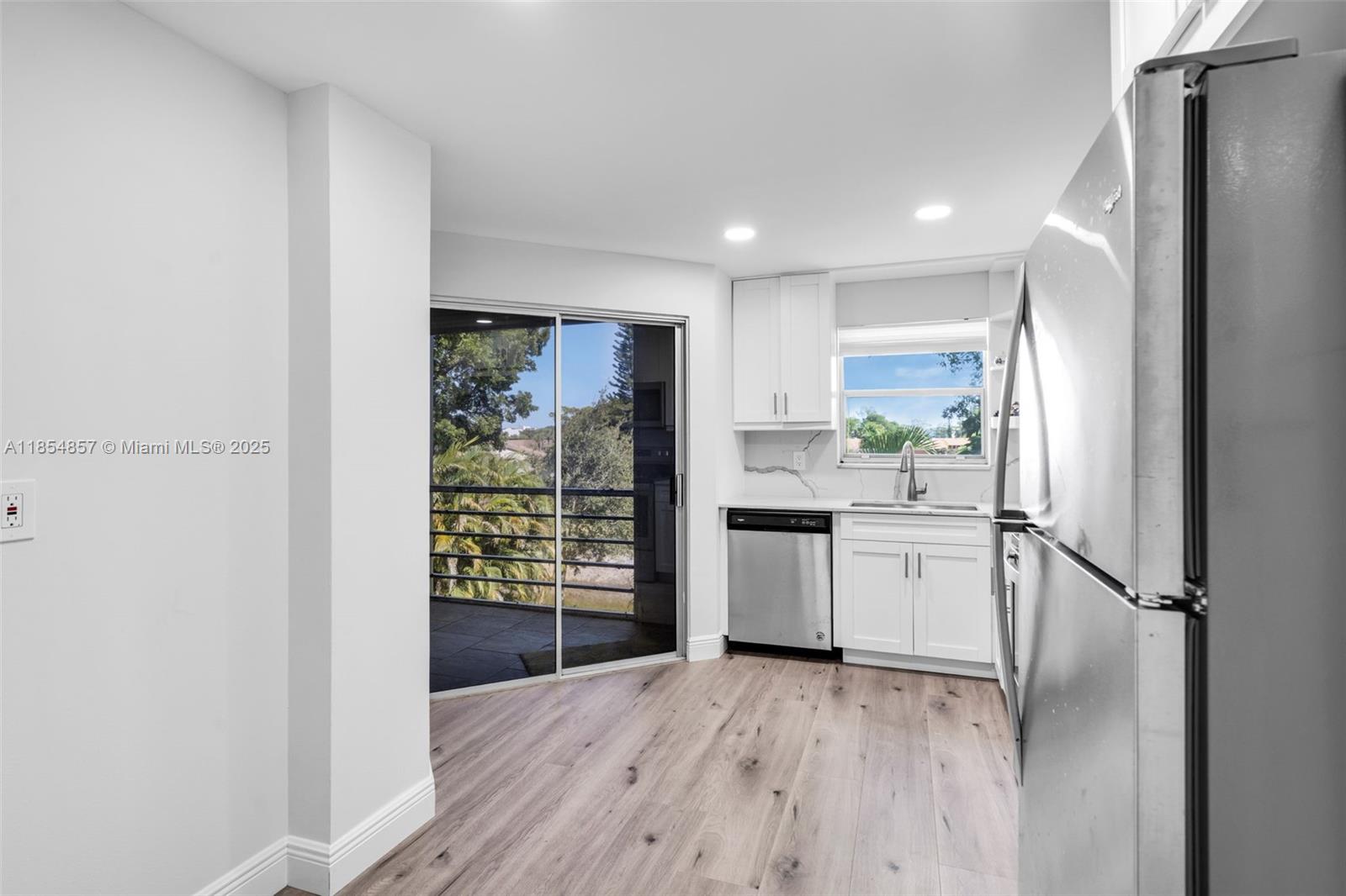 3524 Via Poinciana # 302