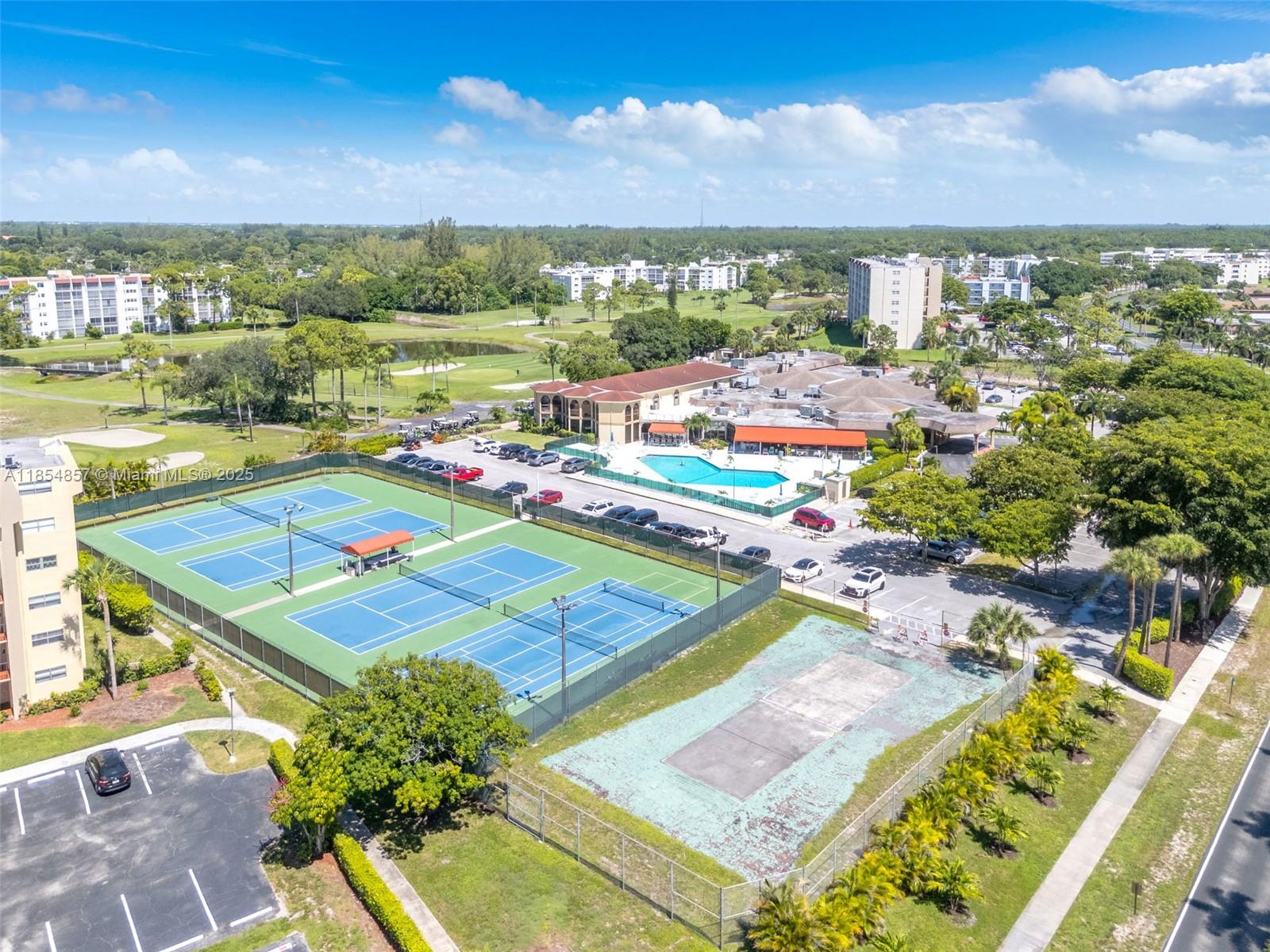 3524 Via Poinciana # 302