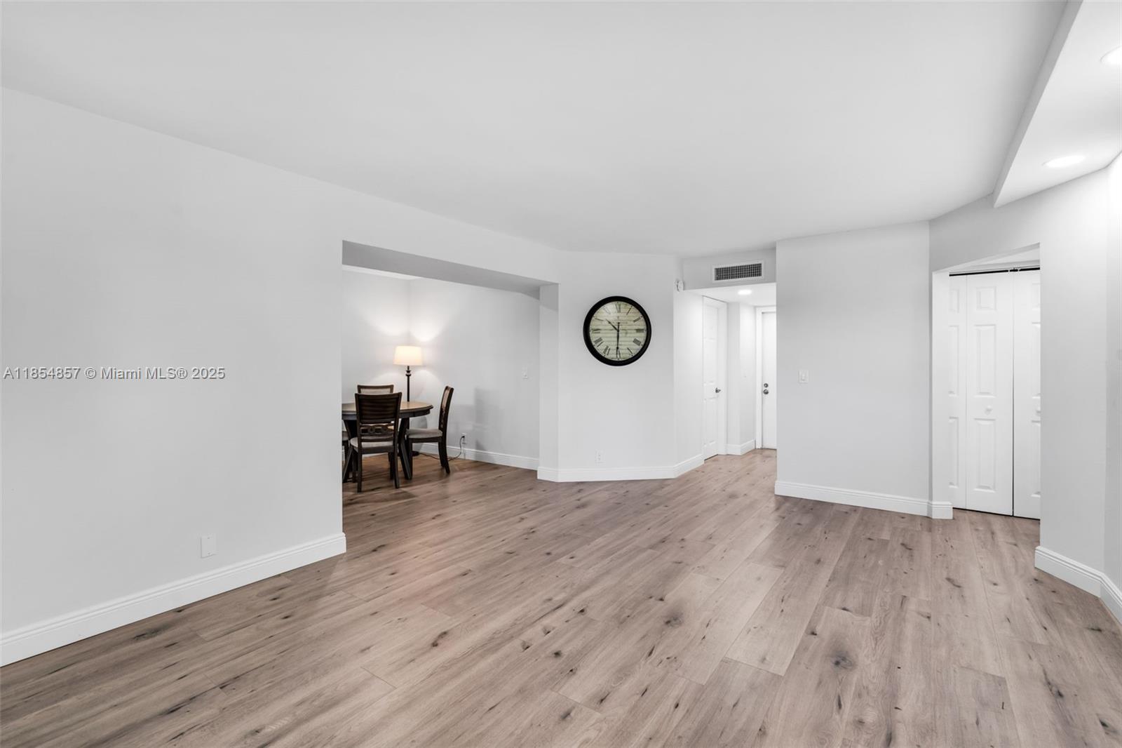 3524 Via Poinciana # 302