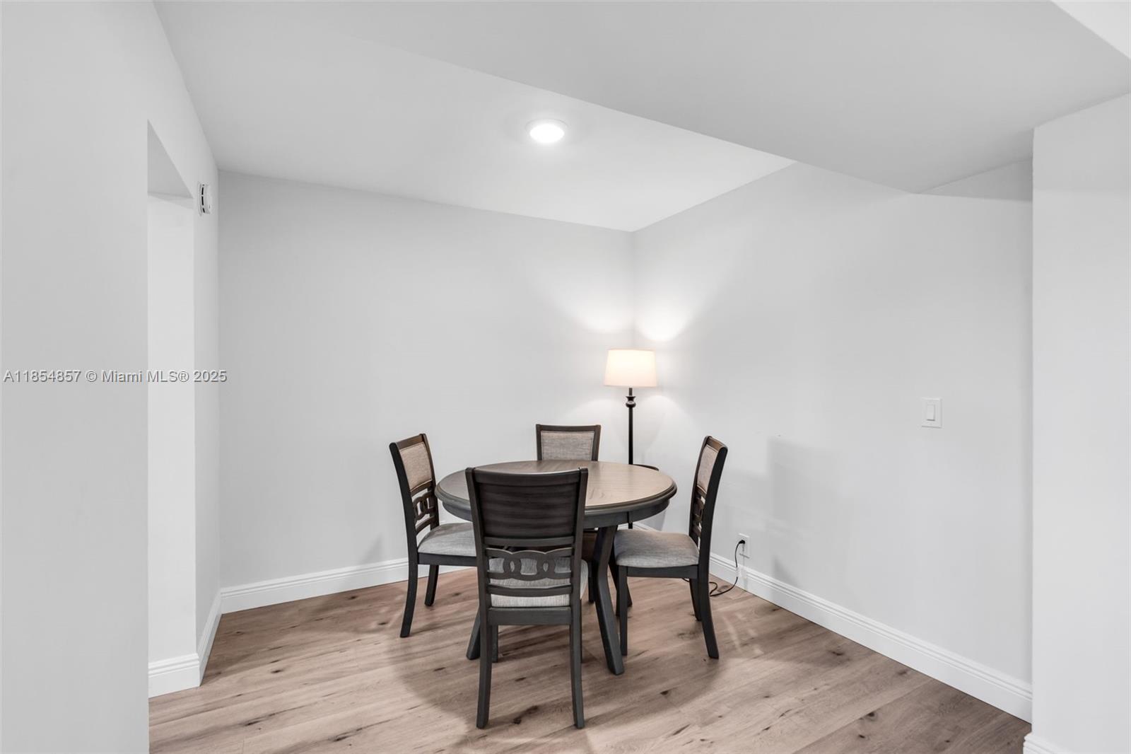 3524 Via Poinciana # 302