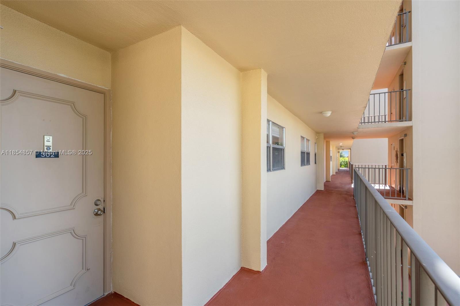 3524 Via Poinciana # 302