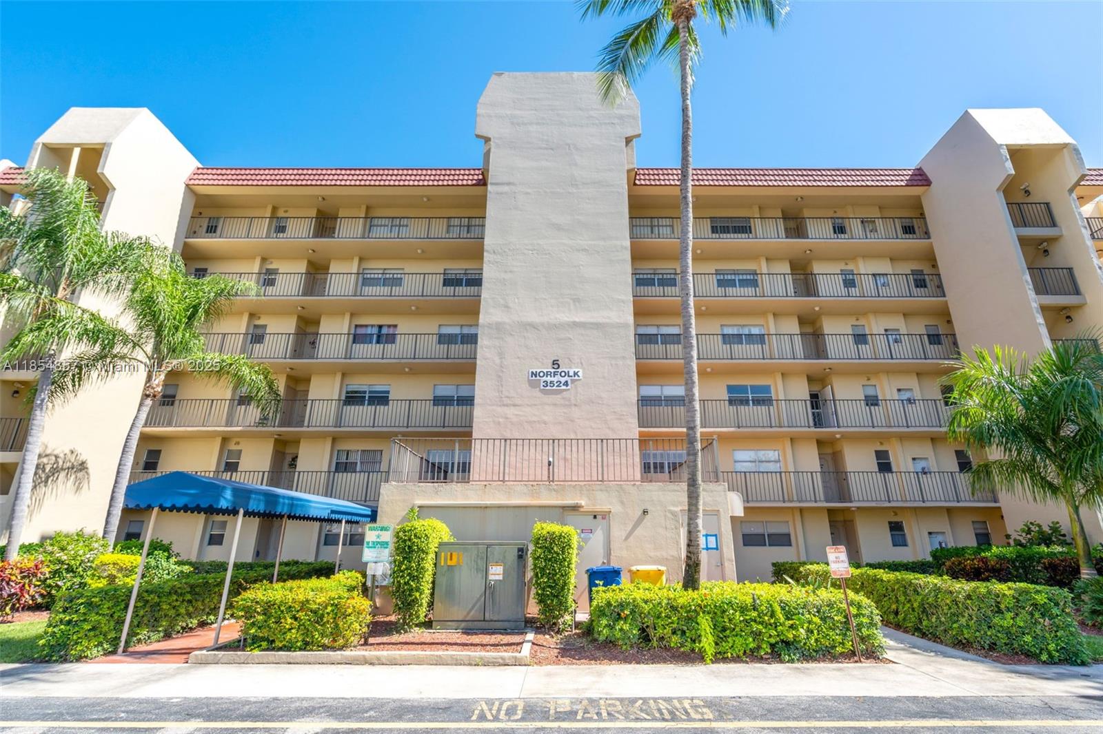 3524 Via Poinciana # 302