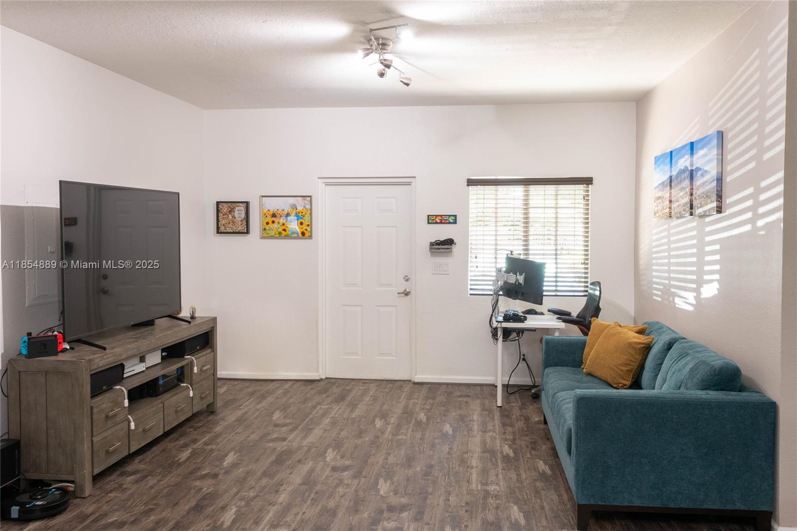 911 Hillcrest Ct # 3