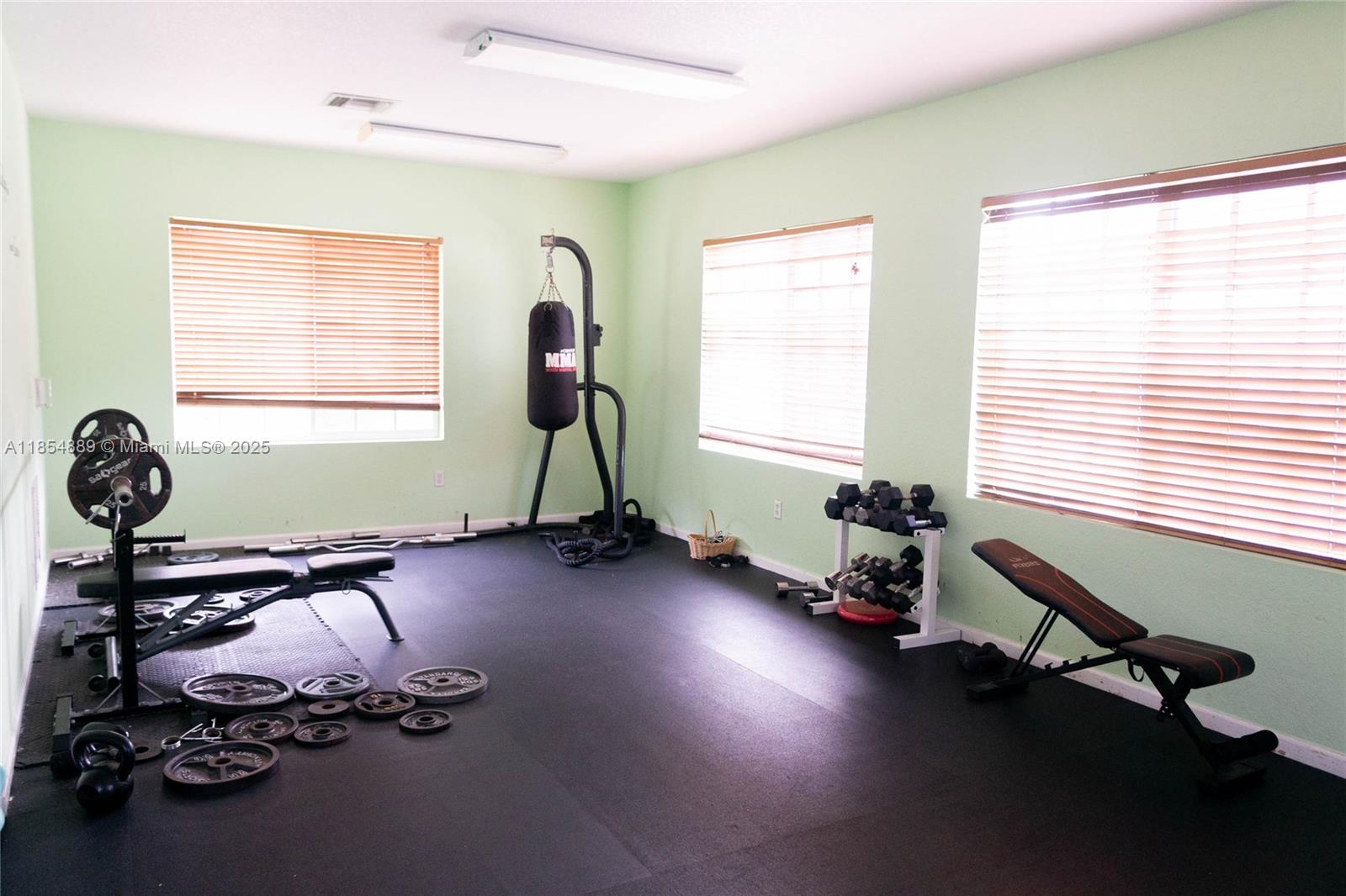 911 Hillcrest Ct # 3