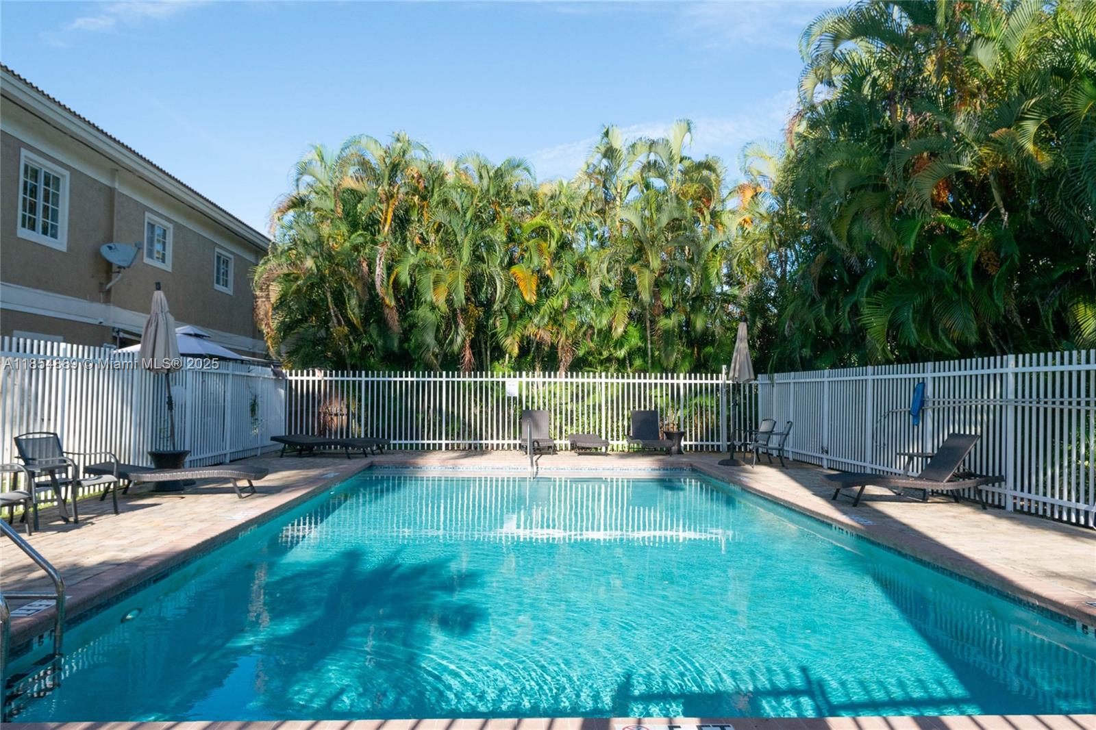 911 Hillcrest Ct # 3