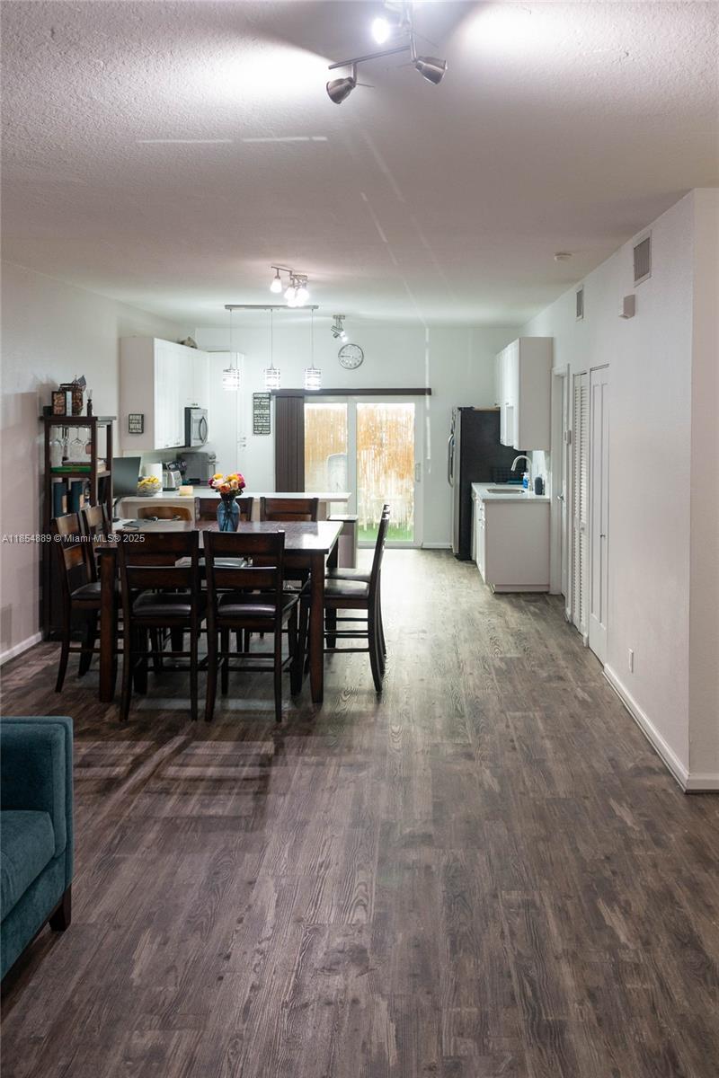 911 Hillcrest Ct # 3