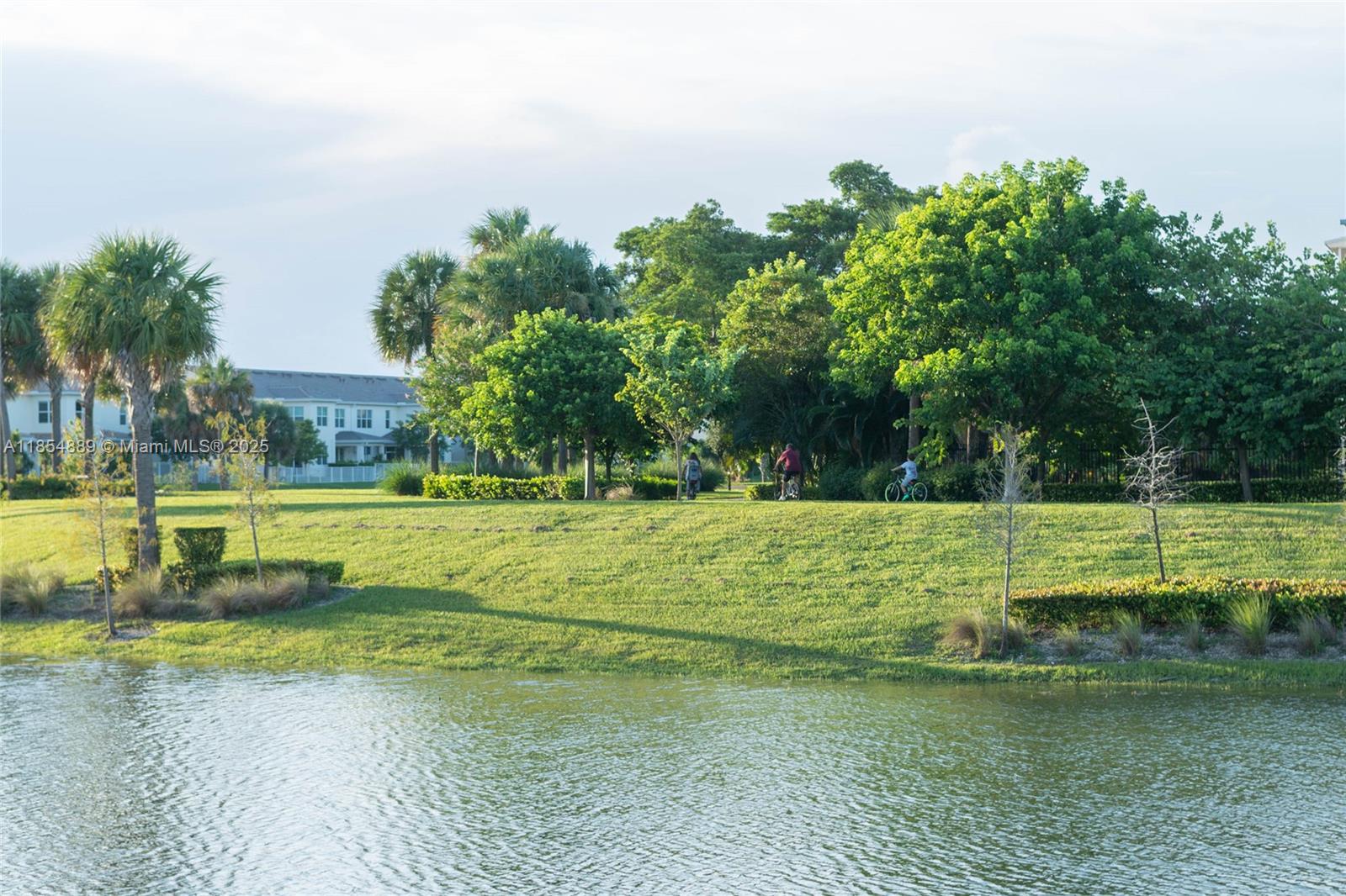 911 Hillcrest Ct # 3