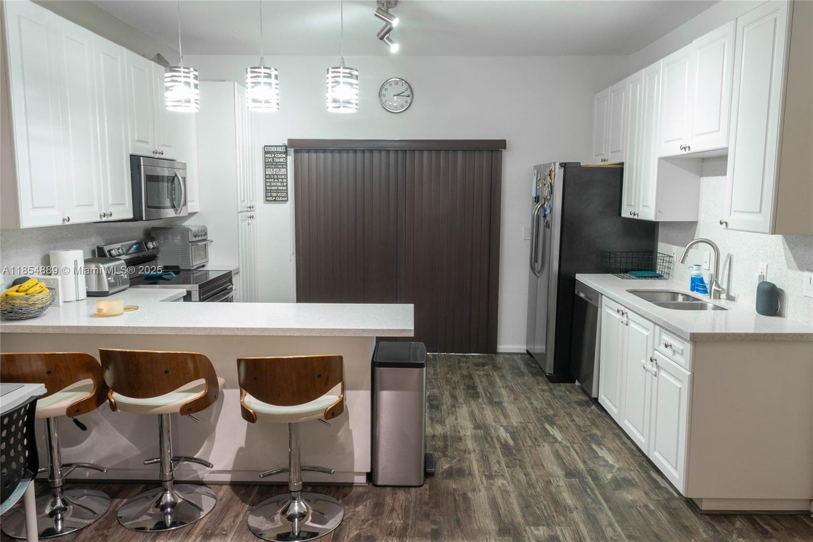 911 Hillcrest Ct # 3