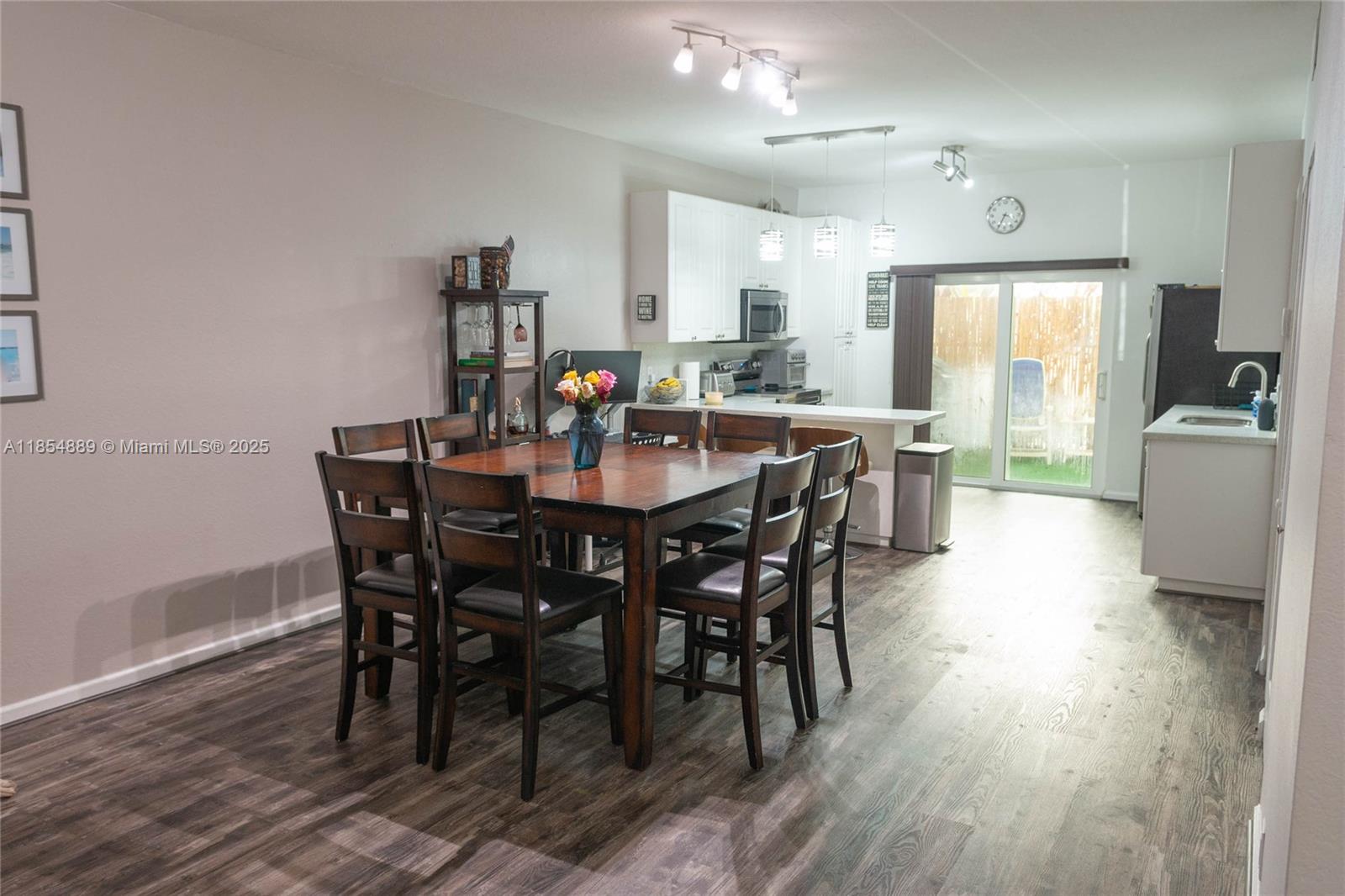 911 Hillcrest Ct # 3