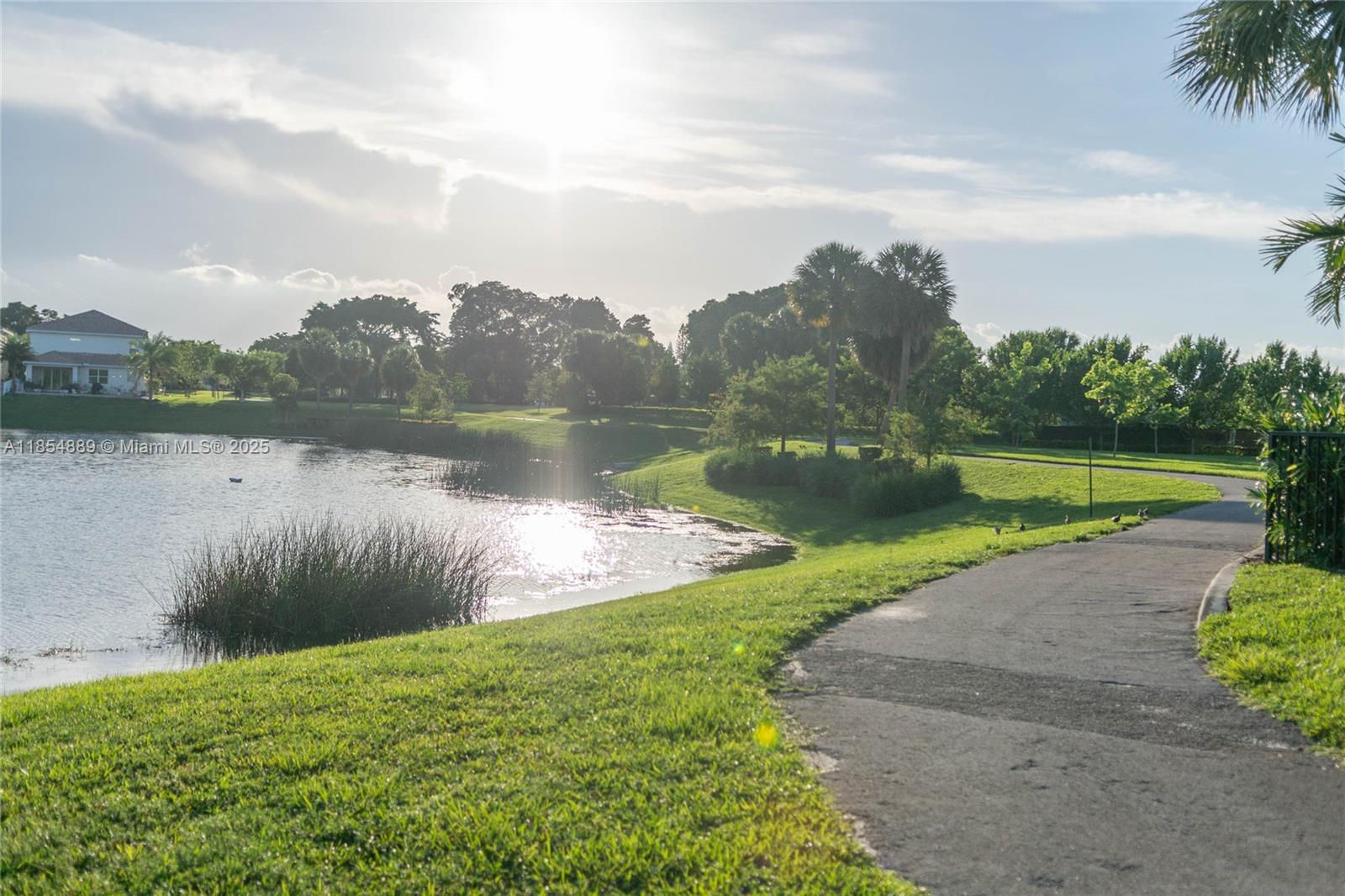 911 Hillcrest Ct # 3