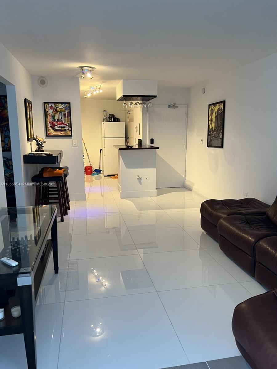 5555 Collins Ave # 4P