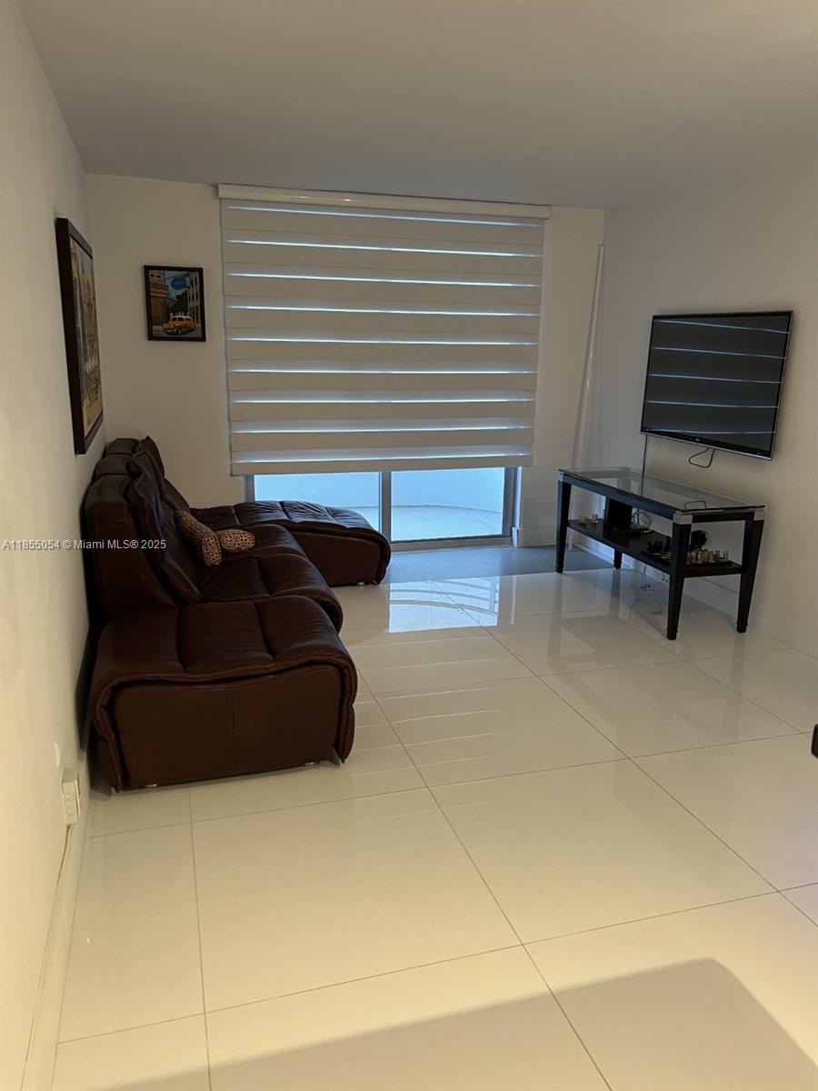 5555 Collins Ave # 4P