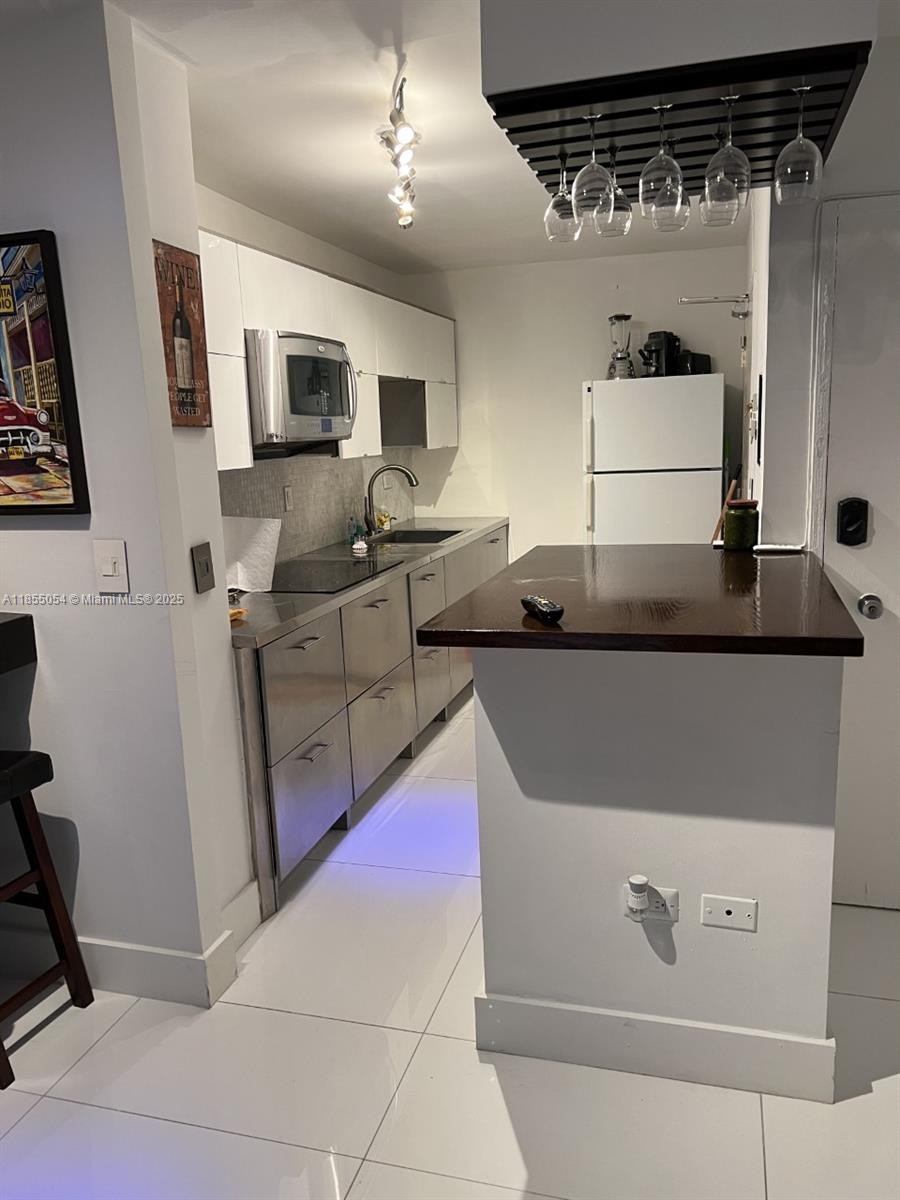 5555 Collins Ave # 4P