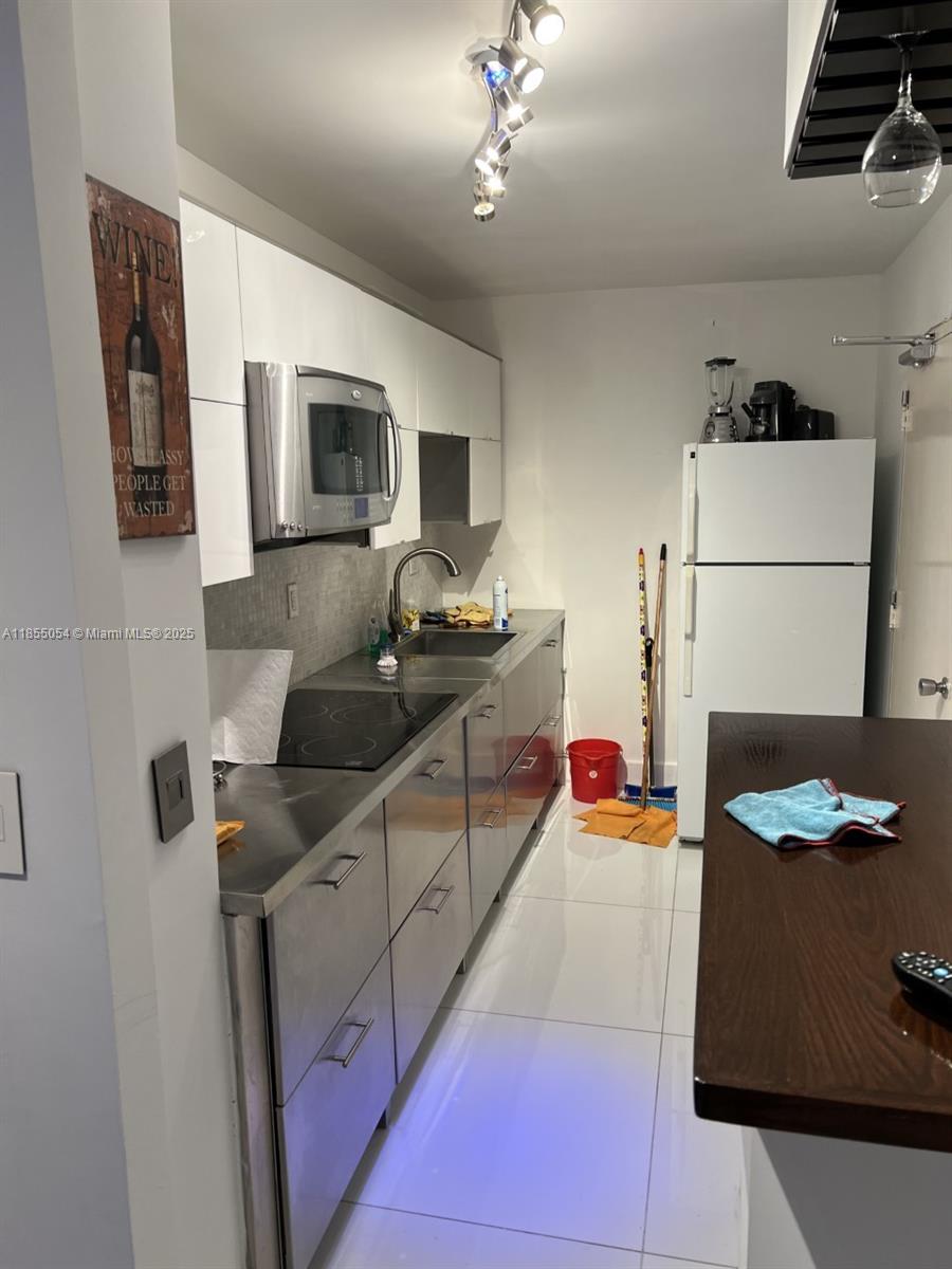5555 Collins Ave # 4P