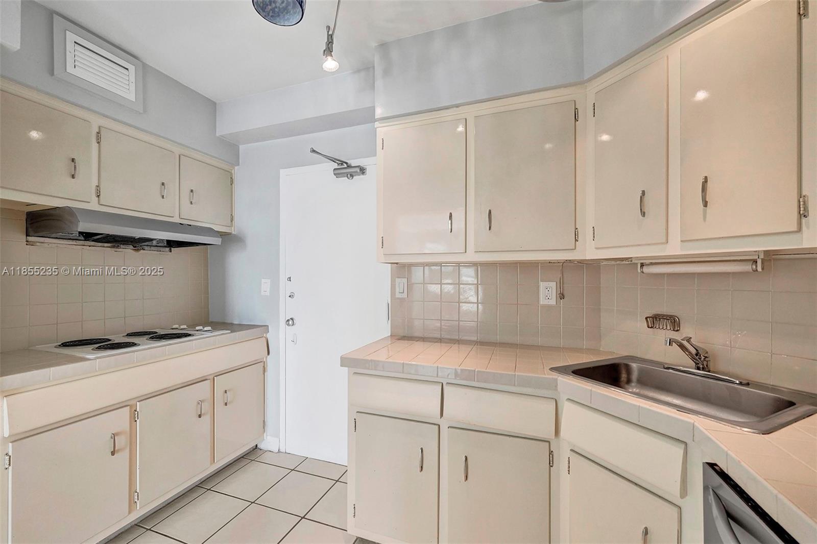 1430 Brickell Bay Dr # 206