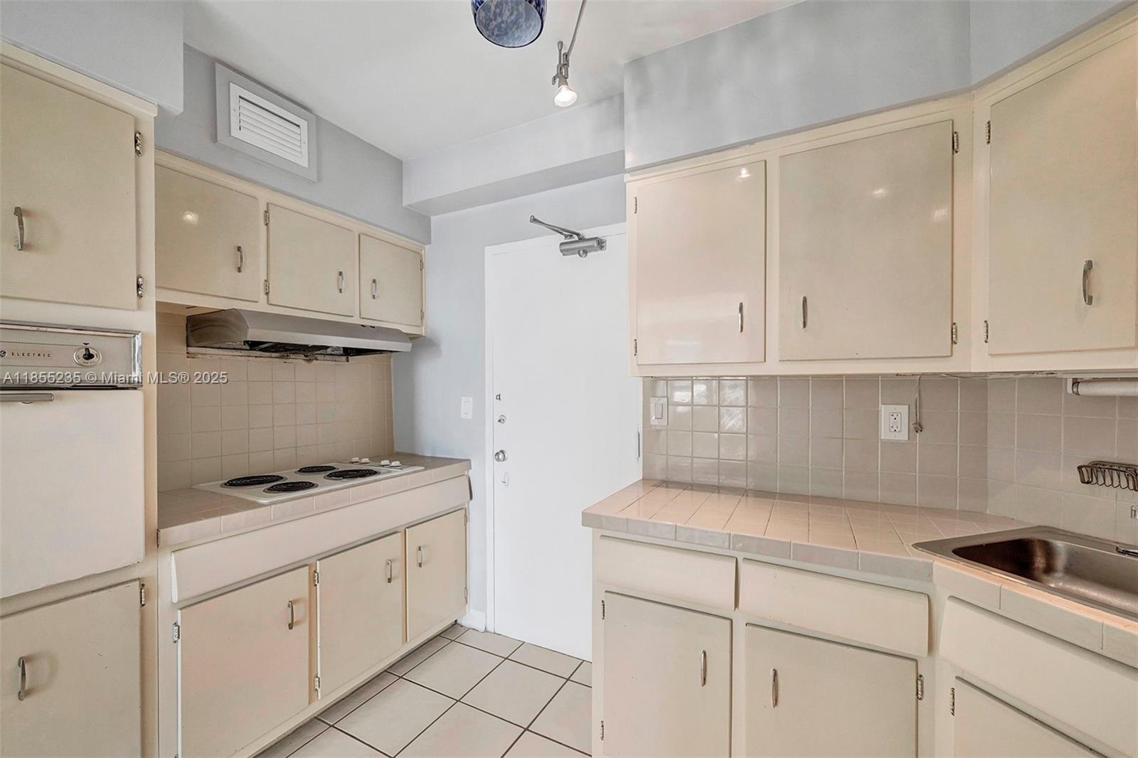 1430 Brickell Bay Dr # 206
