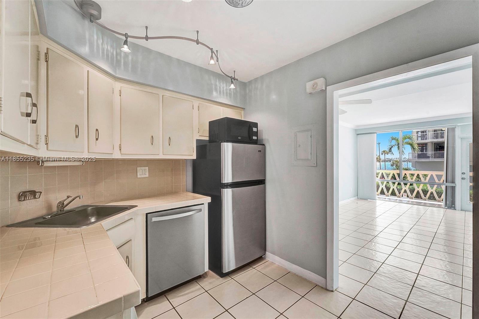 1430 Brickell Bay Dr # 206