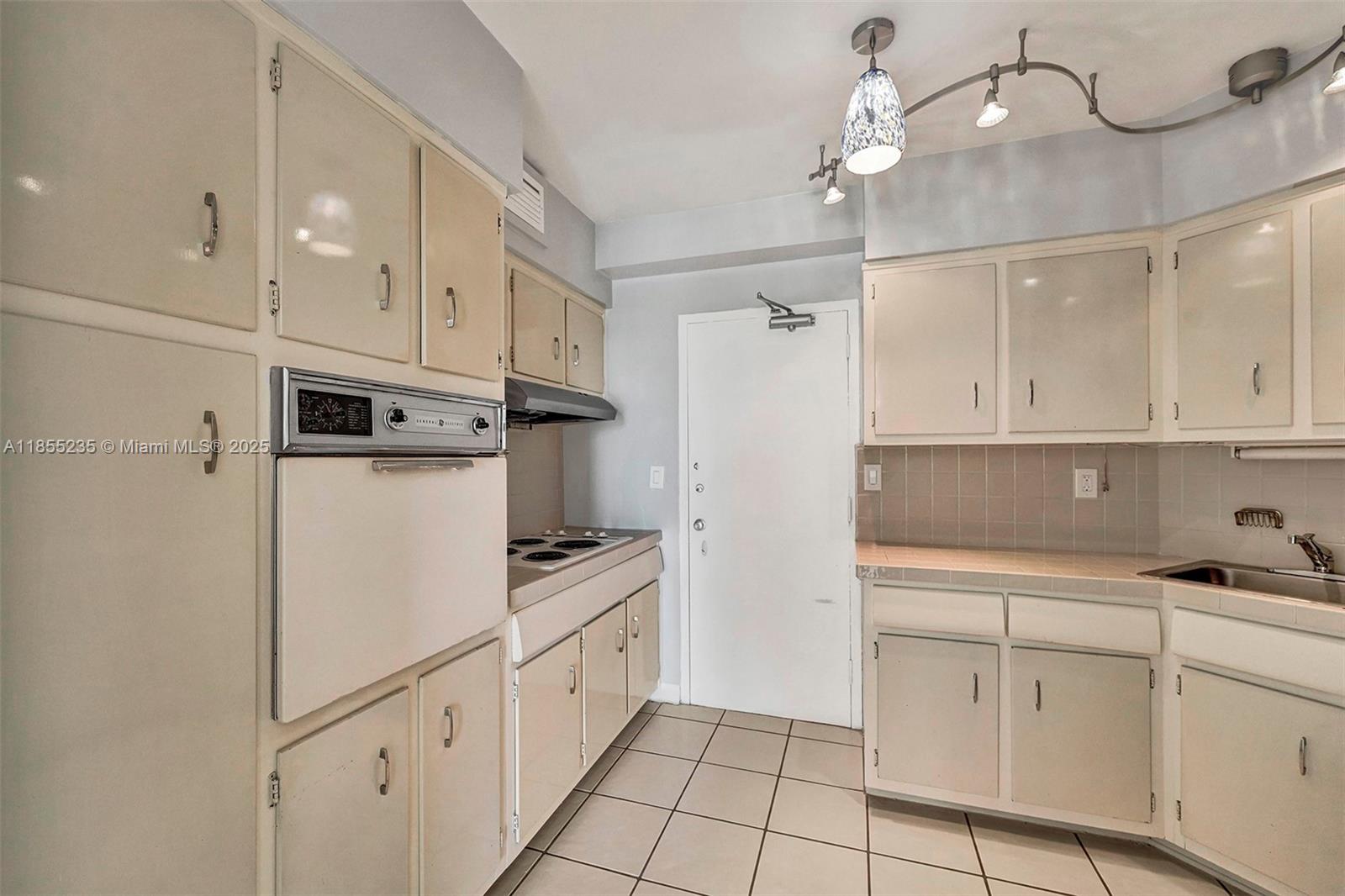 1430 Brickell Bay Dr # 206