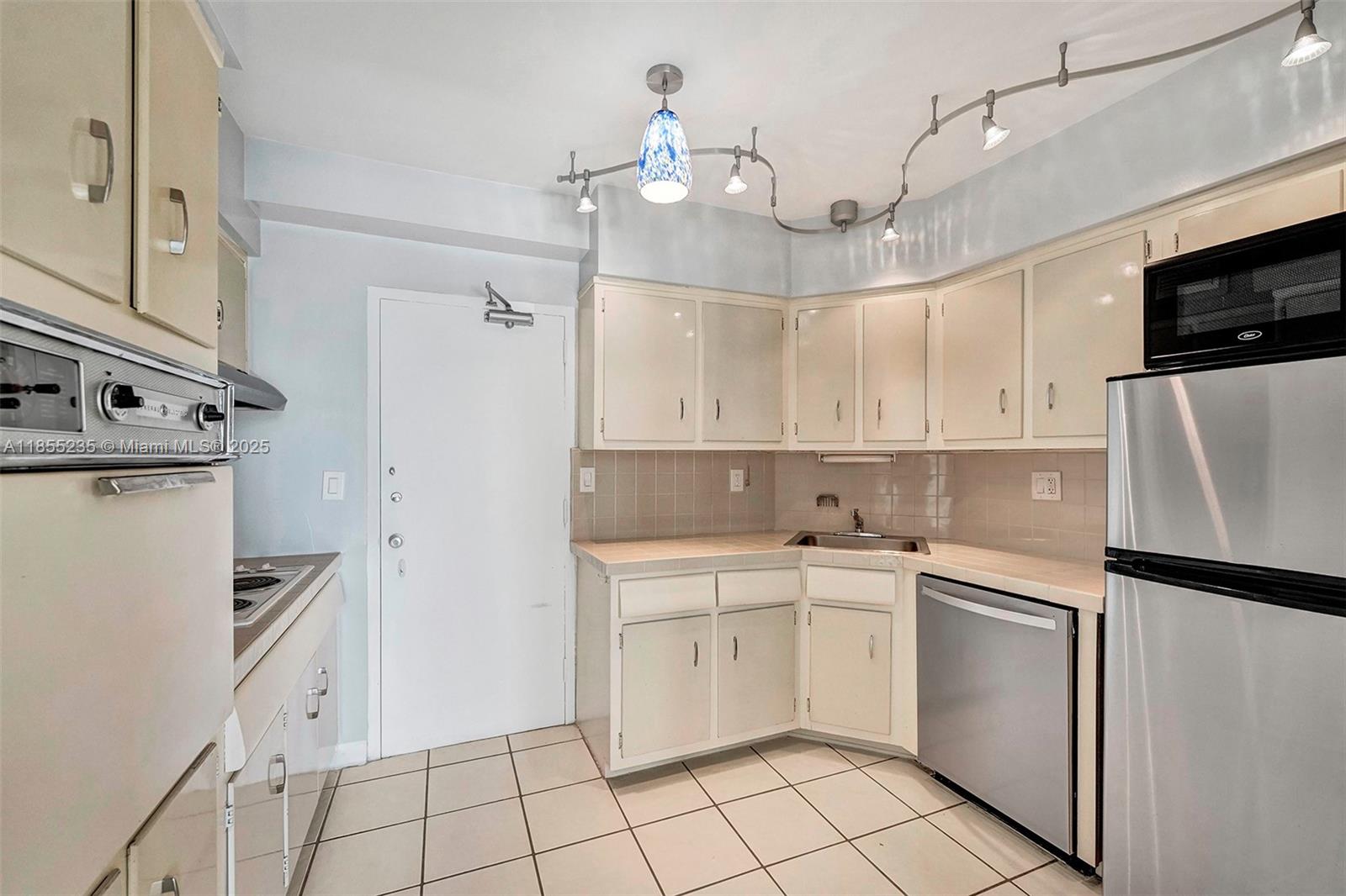 1430 Brickell Bay Dr # 206
