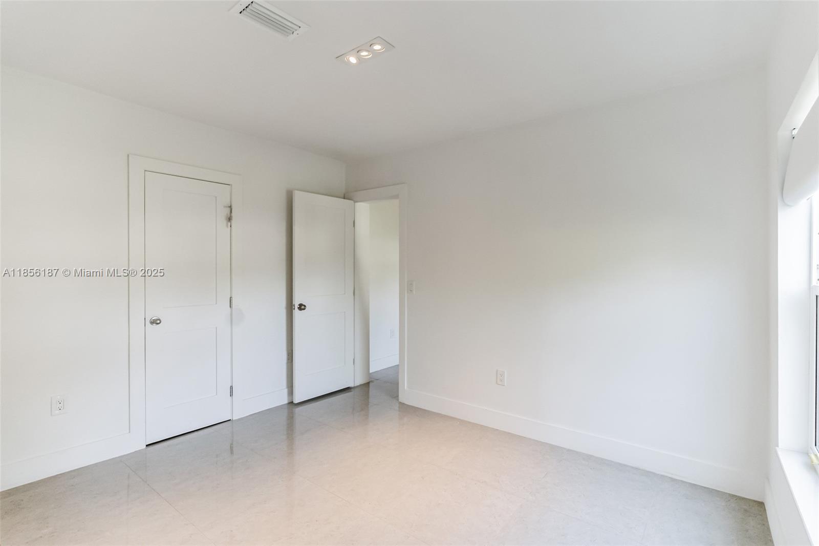 248 Carlisle Dr