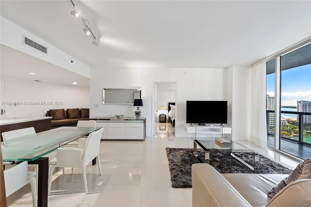 475 Brickell Ave # 2009