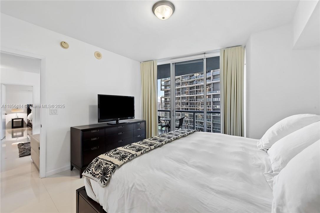 475 Brickell Ave # 2009