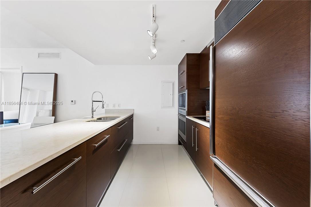 475 Brickell Ave # 2009