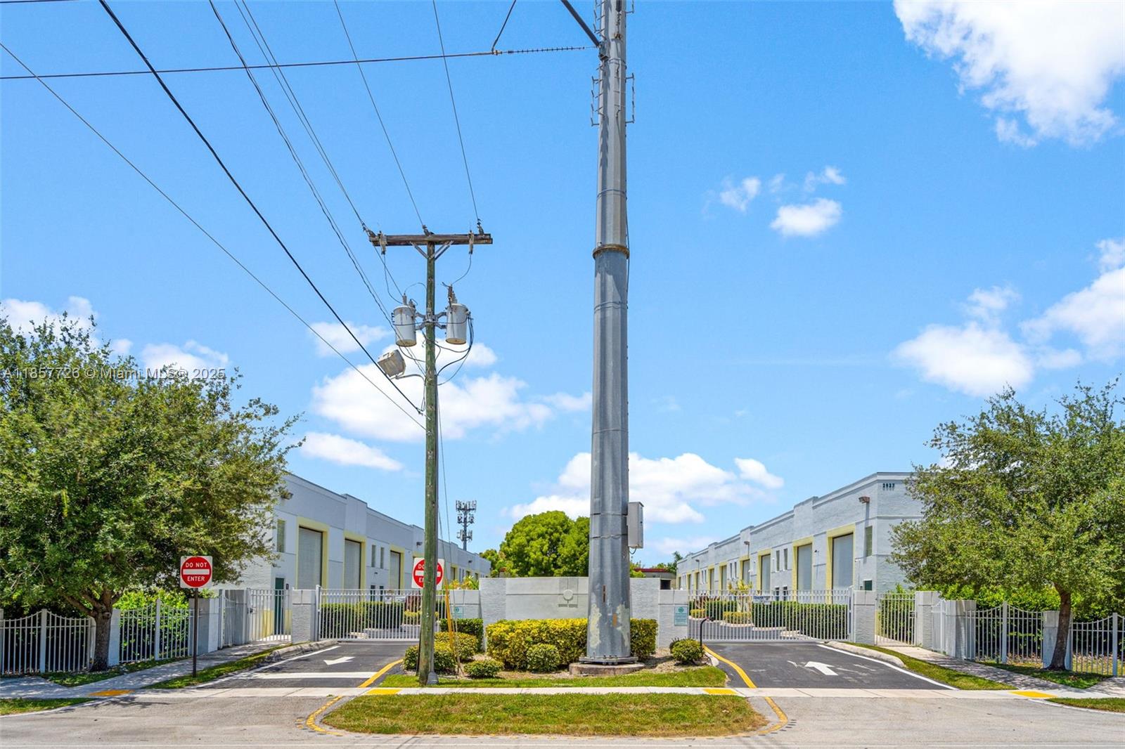 2937 Ravenswood Rd # 9S