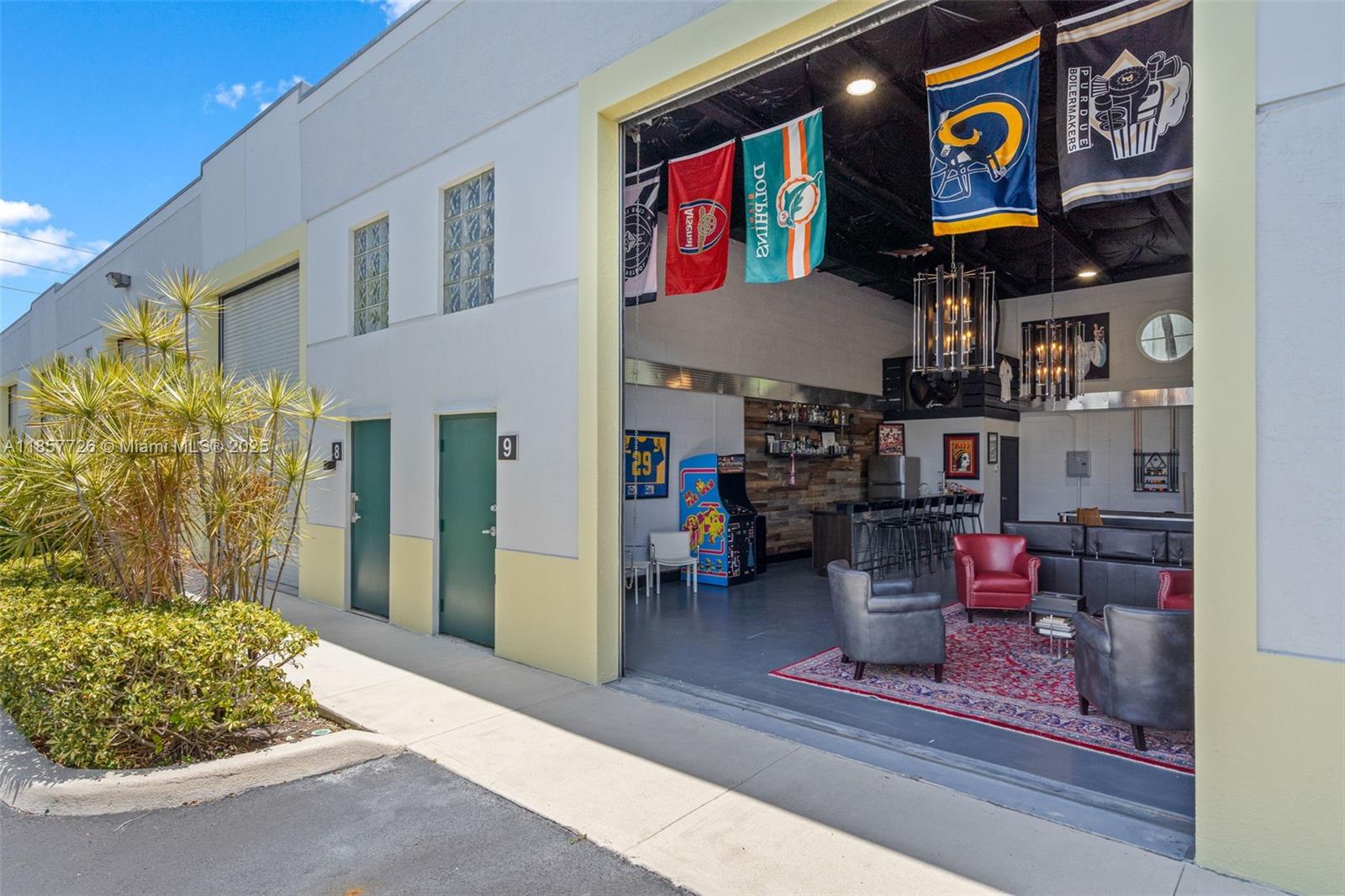 2937 Ravenswood Rd # 9S