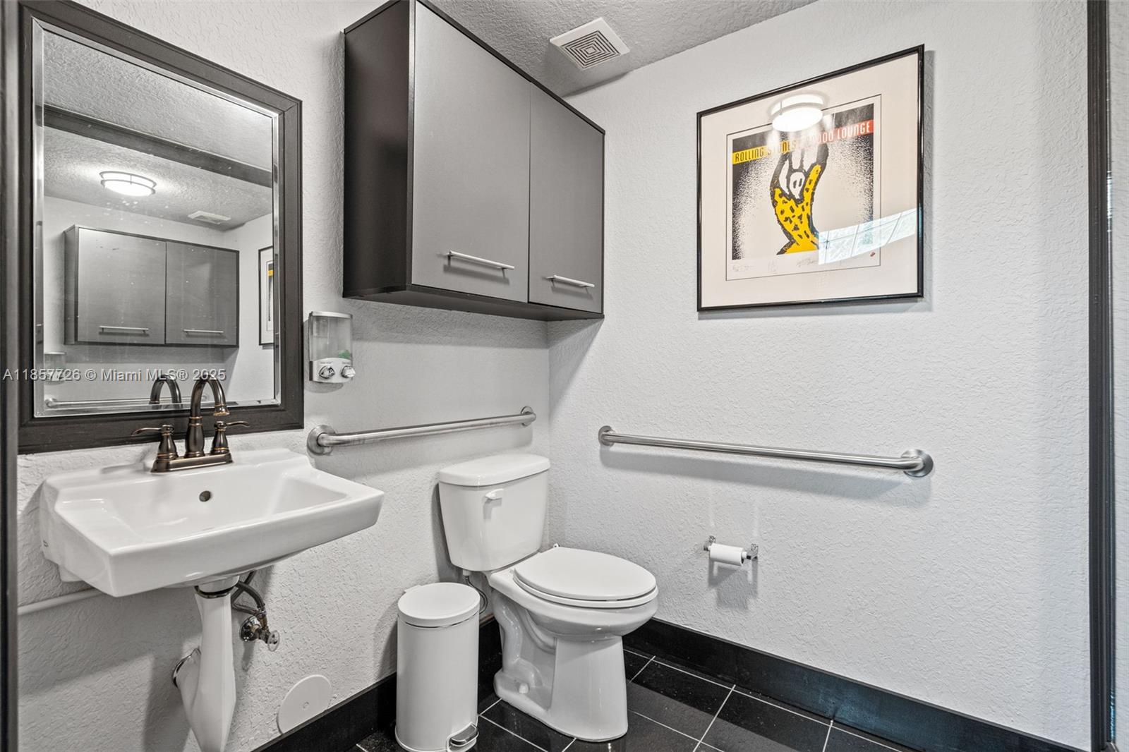 2937 Ravenswood Rd # 9S