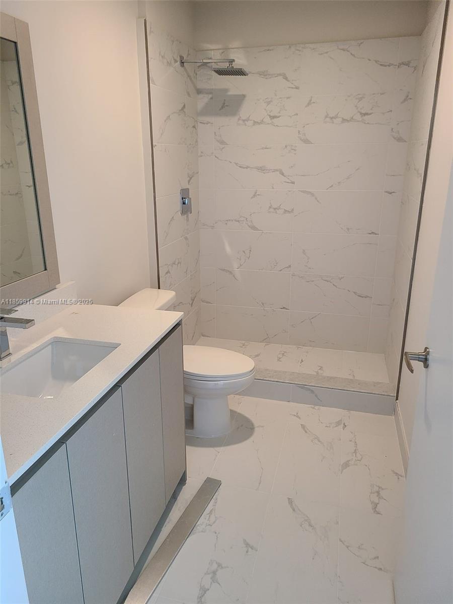 2555 NE 193 St # 2114, Miami Unit: 2114