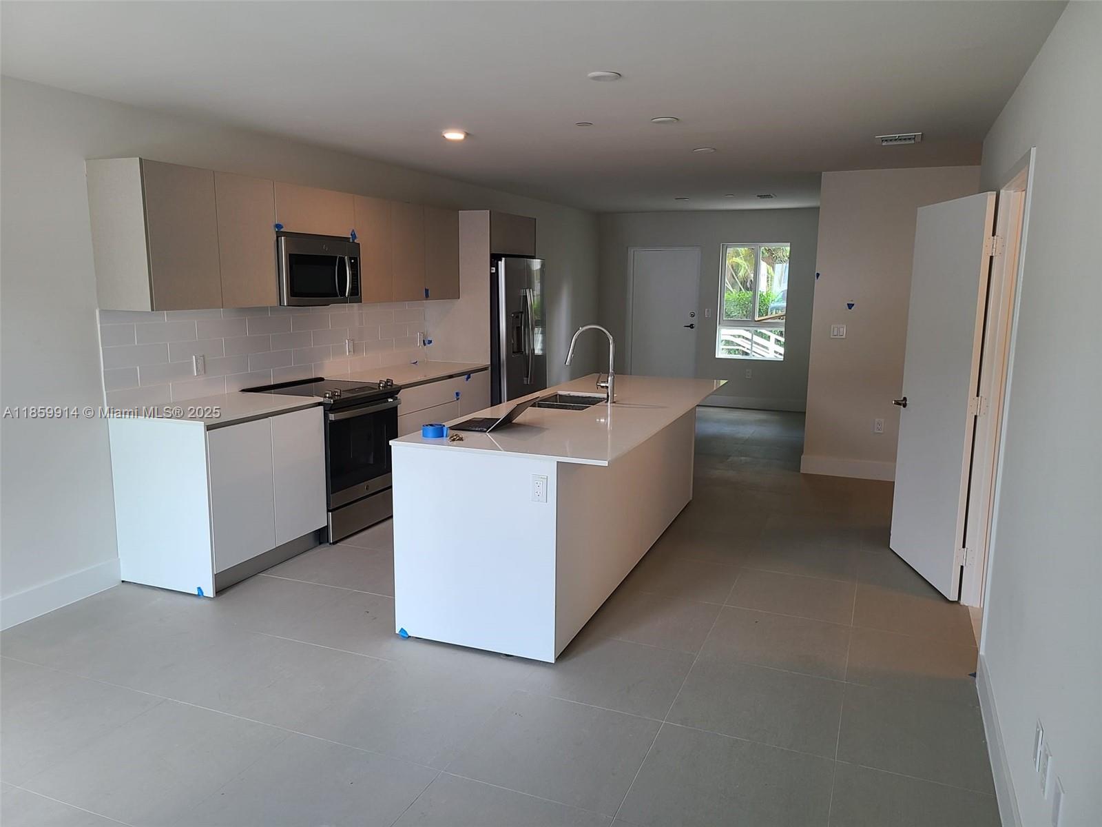 2555 NE 193 St # 2114, Miami Unit: 2114