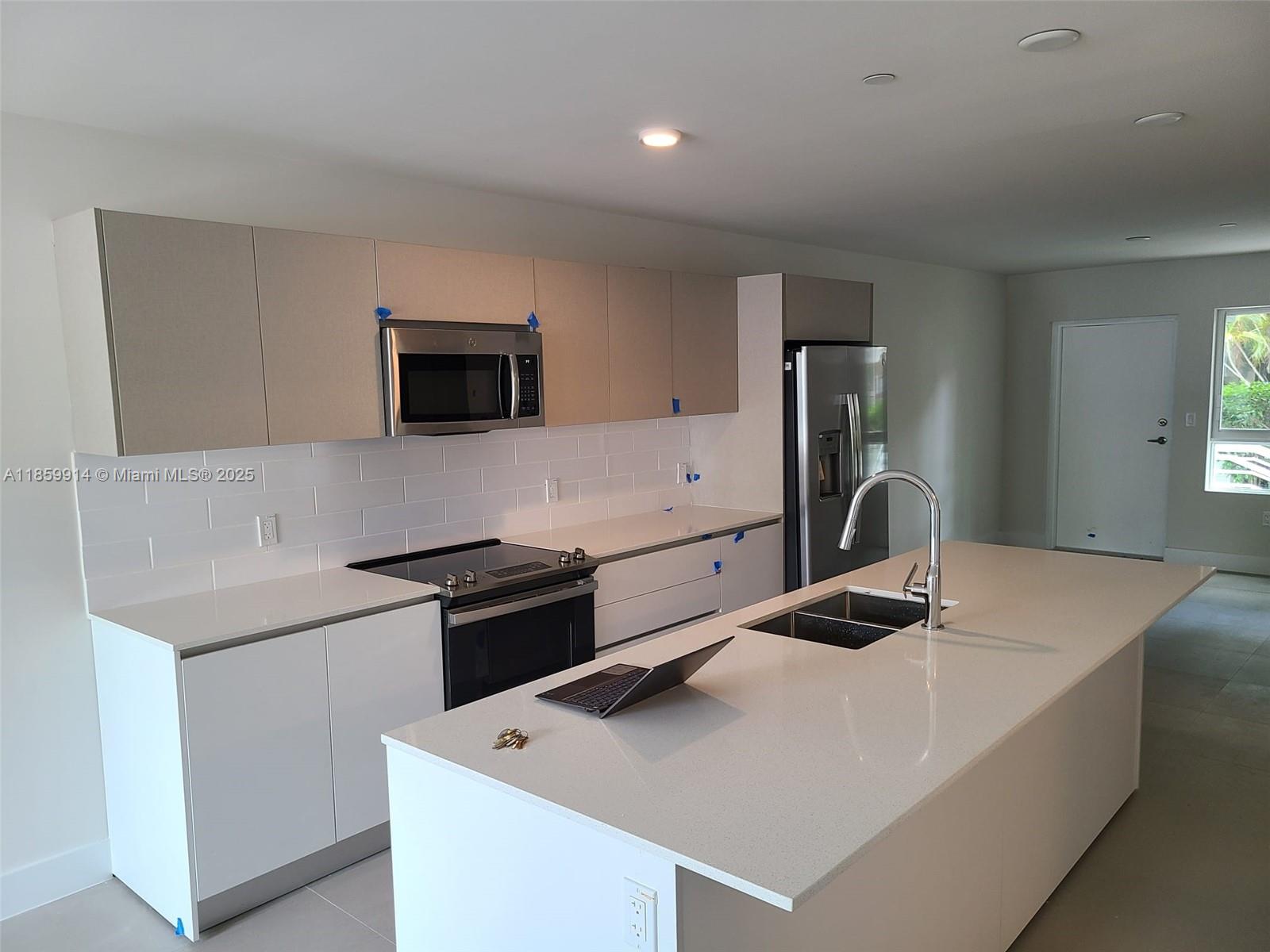 2555 NE 193 St # 2114, Miami Unit: 2114
