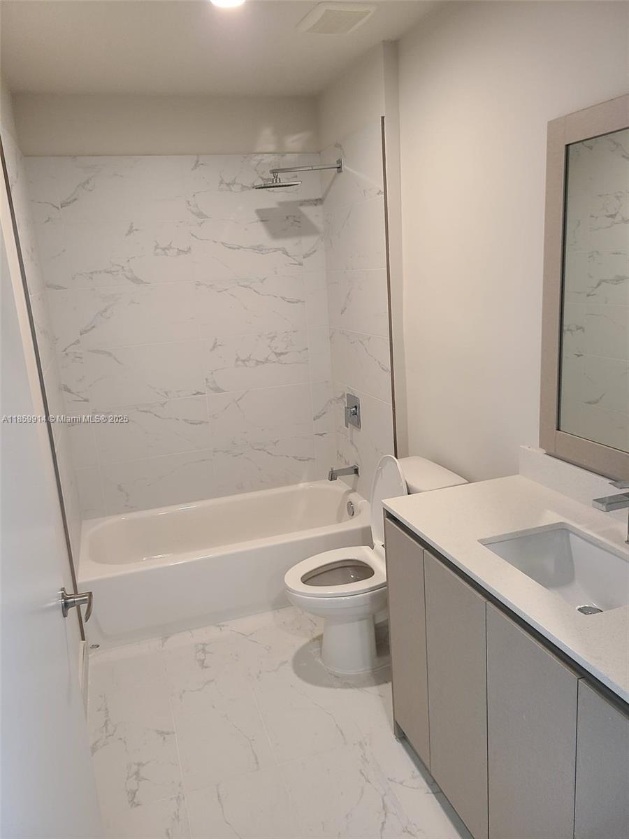 2555 NE 193 St # 2114, Miami Unit: 2114