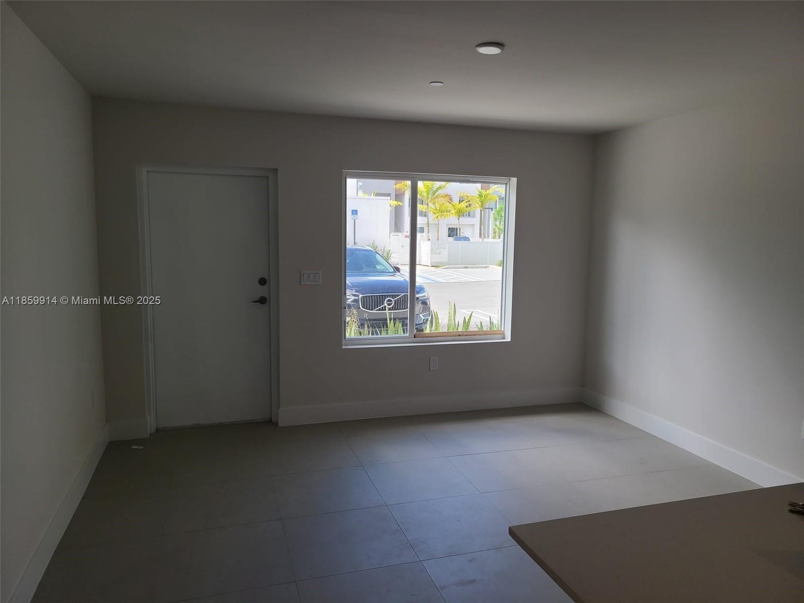 2555 NE 193 St # 2114, Miami Unit: 2114