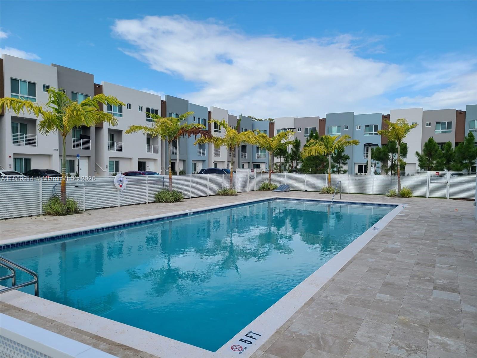 2555 NE 193 St # 2114, Miami Unit: 2114