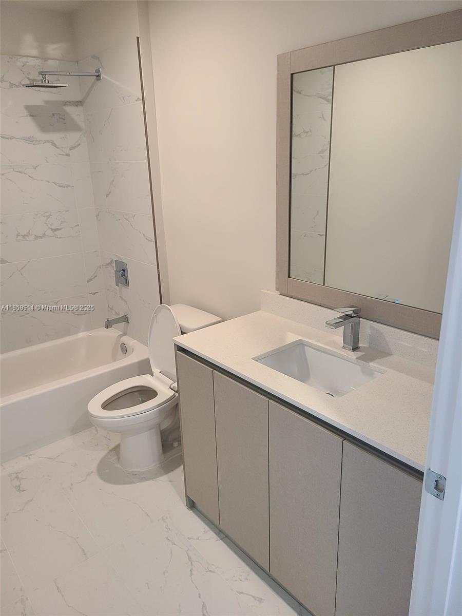 2555 NE 193 St # 2114, Miami Unit: 2114