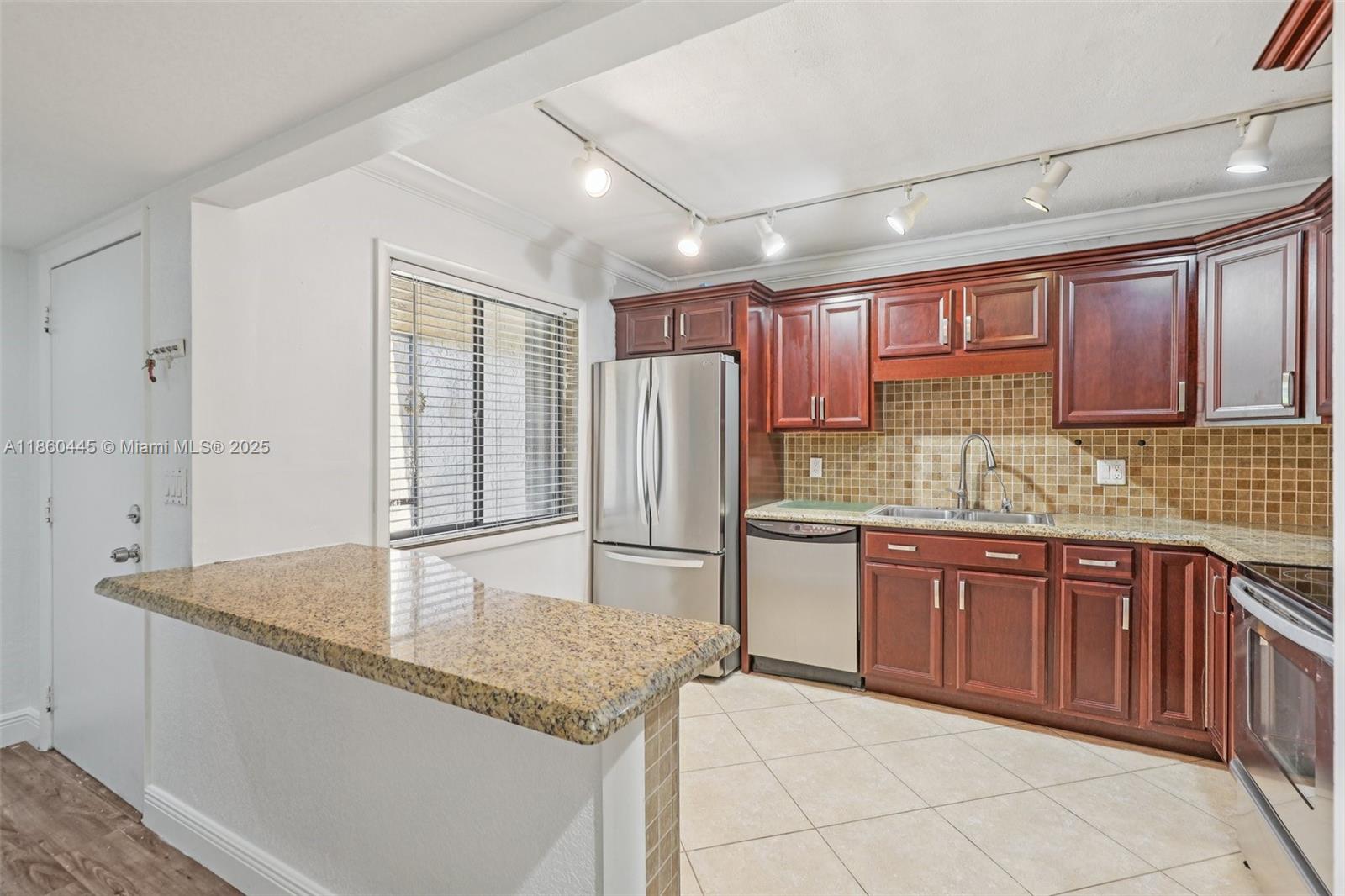 195 Lakeview Dr # 105