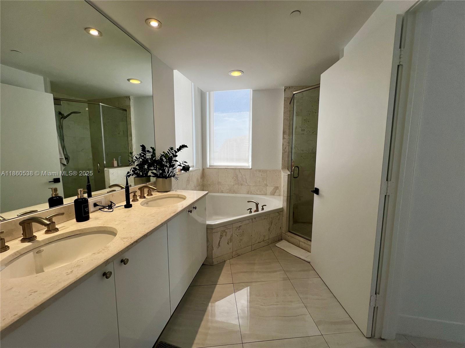 901 Brickell Key Blvd # 1509