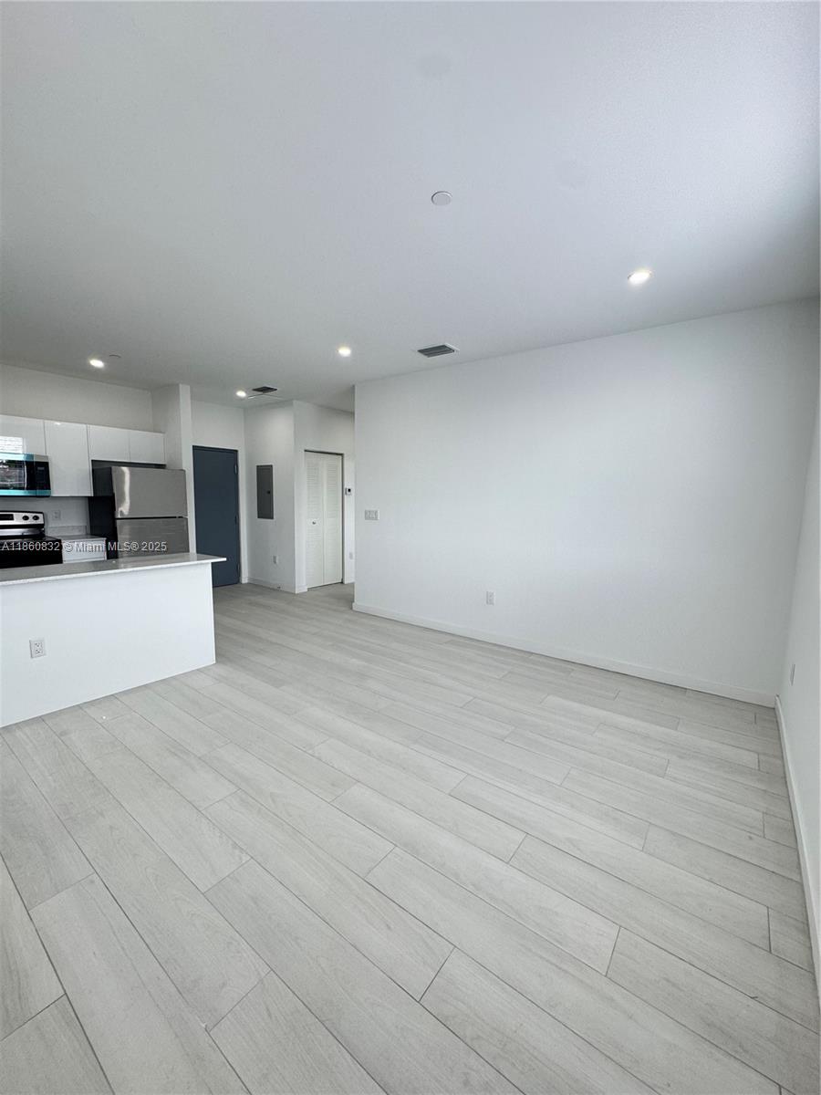 909 E 24th St # 401