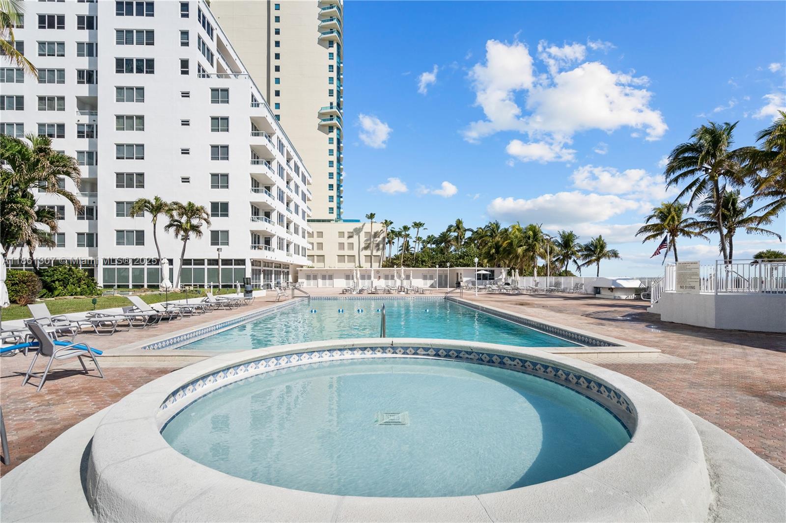 5005 Collins Ave # 615