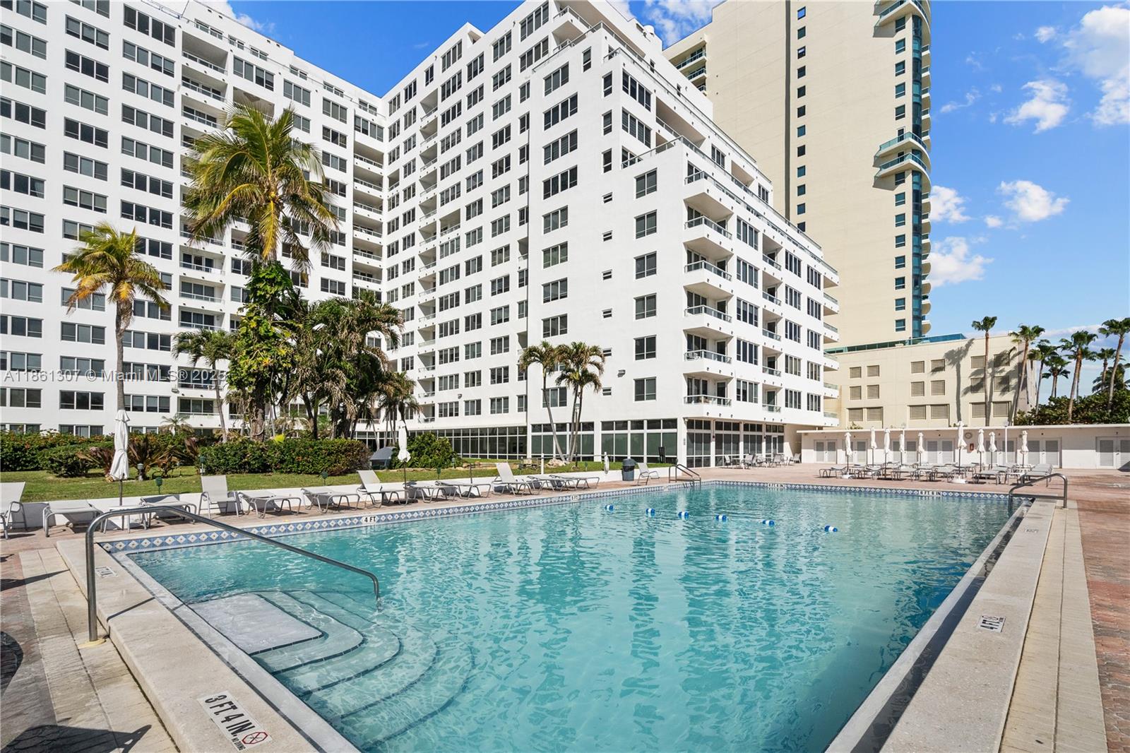 5005 Collins Ave # 615
